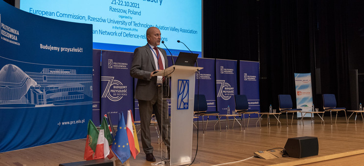 Prof. Jarosław Sęp podczas otwarcia konferencji,